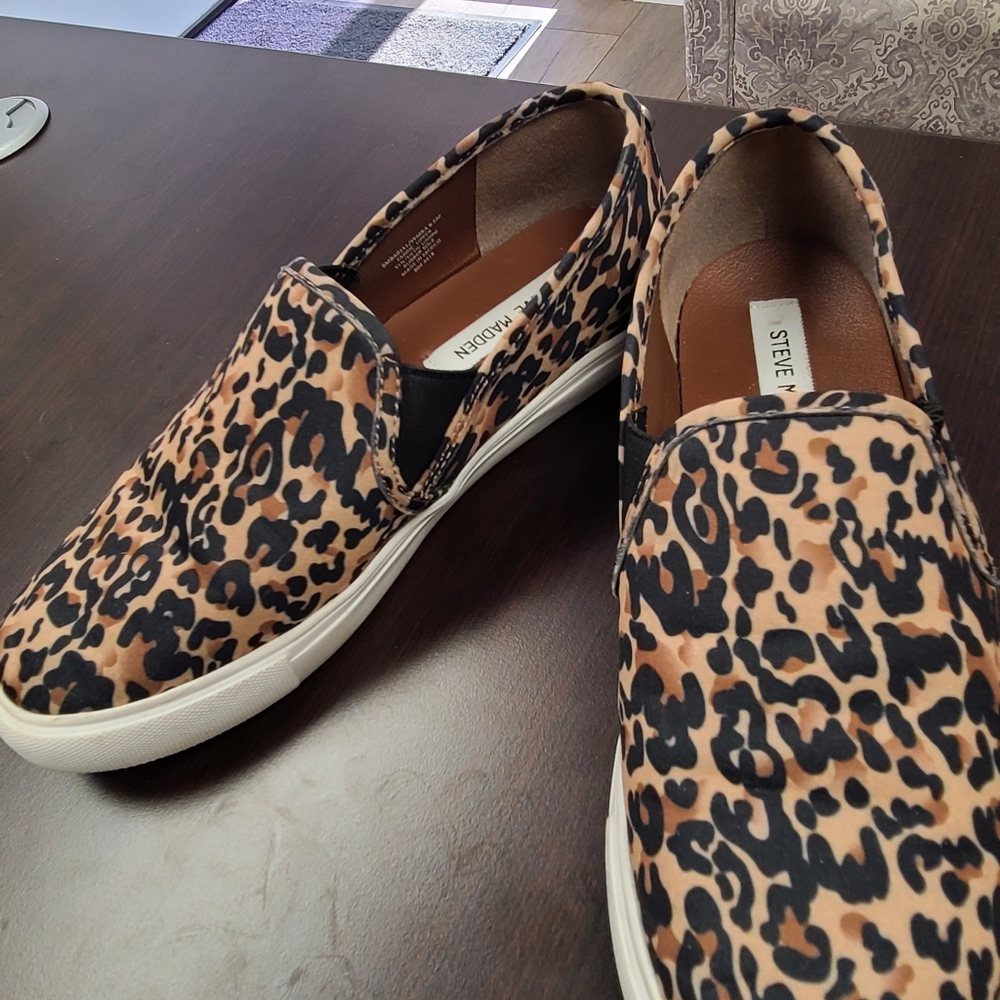 Leopard print size 8.5 Steve Madden  slip ons